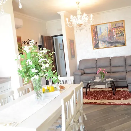 Luxury Homes Ovidiu מלון דירות מאמאיה